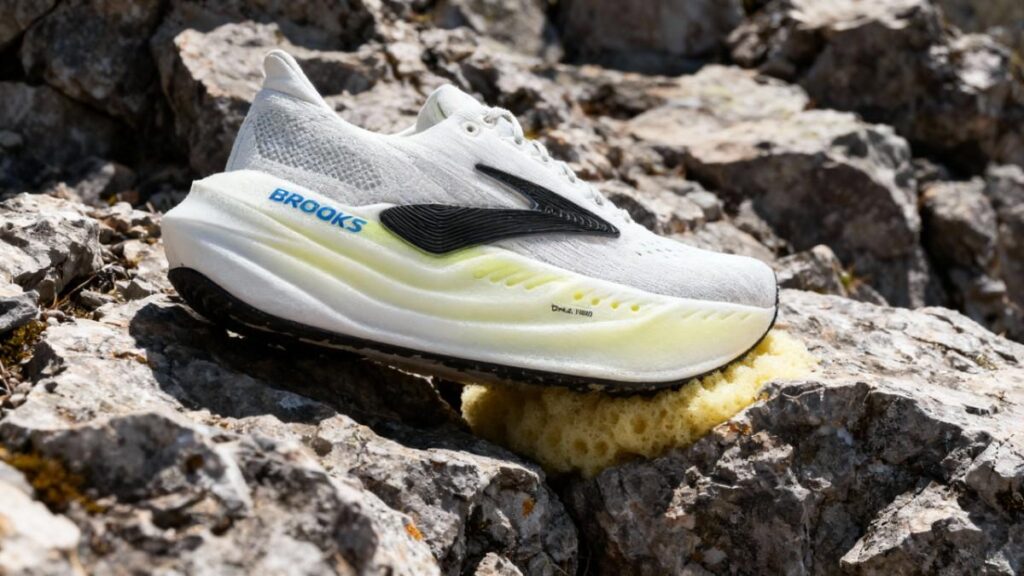 Brooks Glycerin Max dsplayed on a rocky trail.