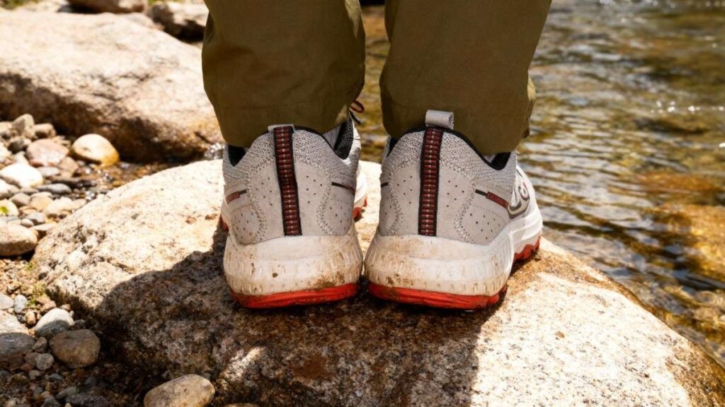 Heels angle view of hiker wearing Saucony Excursion TR16.