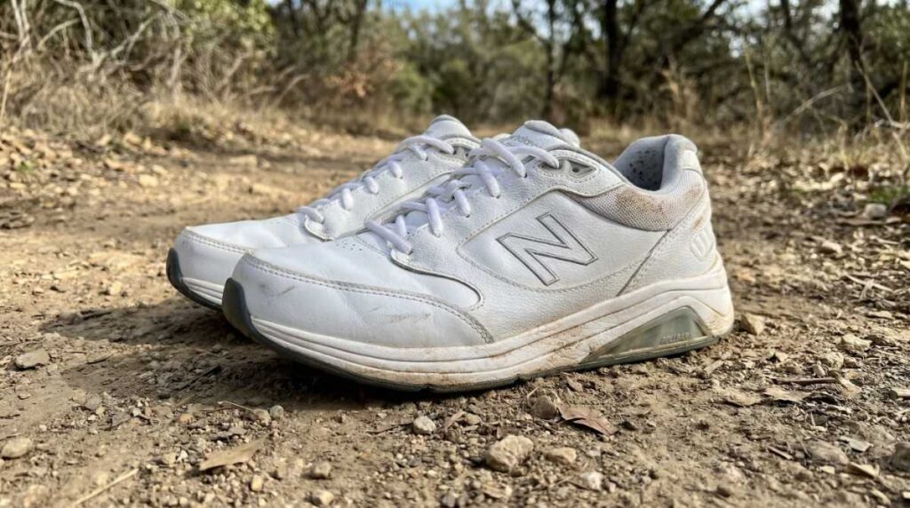 New Balance 928v3 placed on a soil terrain. 
